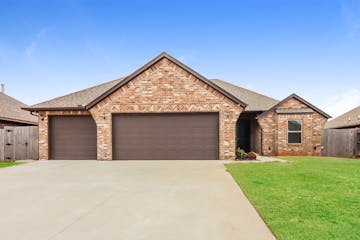 546 W PINE ROSE COURT WAY MUSTANG, OK 73064